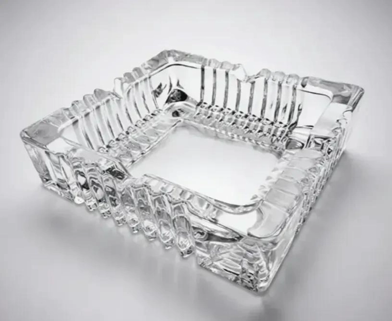 SET DE 4 CENICEROS CUADRADOS DE CRISTAL ELEGANTE 11 X 11 CM - 1