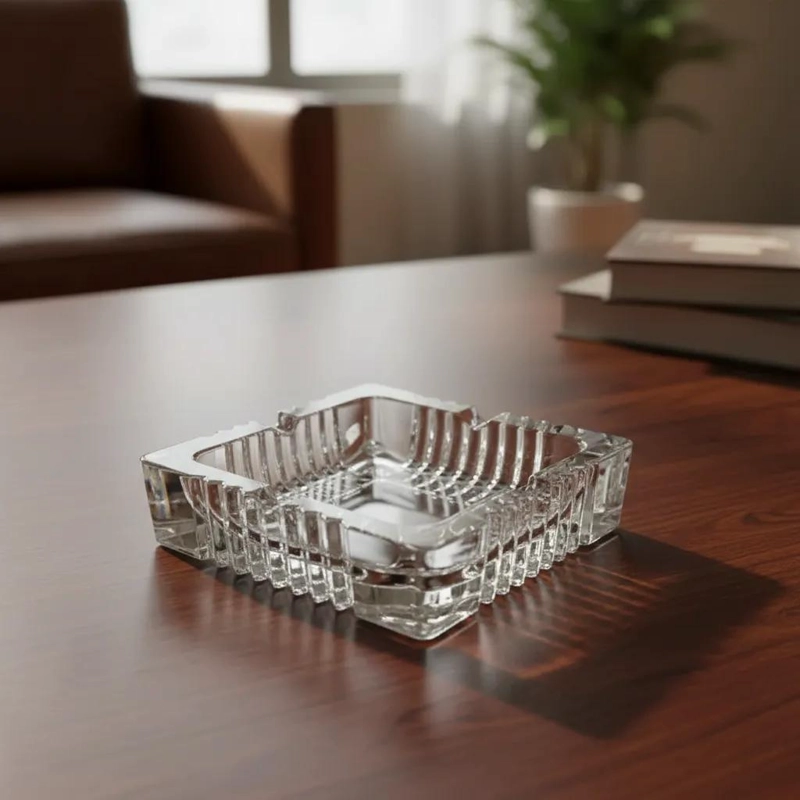 SET DE 4 CENICEROS CUADRADOS DE CRISTAL ELEGANTE 11 X 11 CM - 2