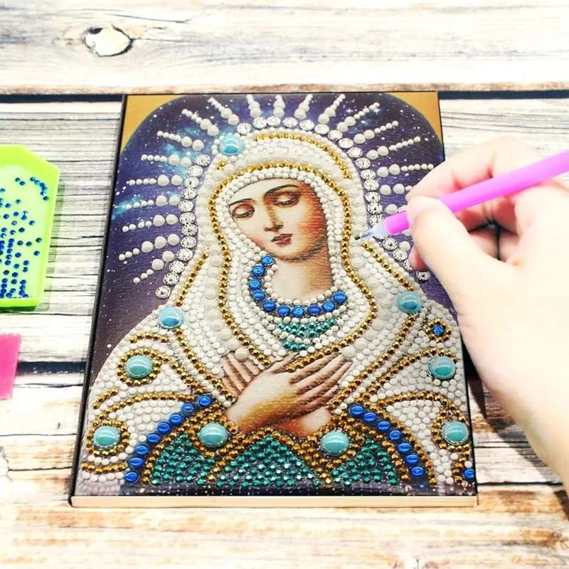 CUADERNO CON DISEÑO BORDADO PARA PINTURA POR DIAMANTE CON MOTIVOS ARTISTICOS - 1
