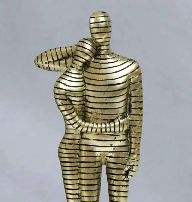 ESCULTURA DECORATIVA DORADA DE PERSONAJE PARA DECORACION DE INTERIORES - 3