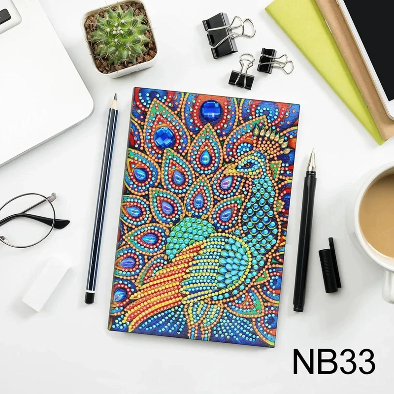 CUADERNO CON DISEÑO BORDADO Y PINTURA POR DIAMANTE DE ANIMALES - 2