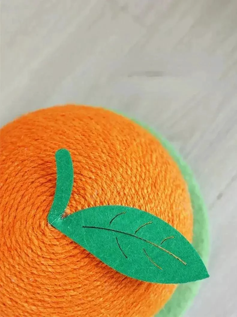 TABLERO RASCADOR PARA GATOS CON DISEÑO DE FRUTAS PIÑA Y NARANJA - 4