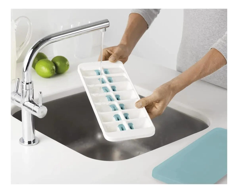 BANDEJA PARA HIELO CON TAPA Y DISEÑO PRACTICO PARA CUBOS RAPIDOS - 2
