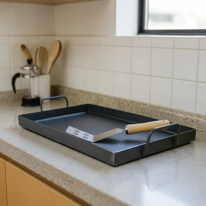 BANDEJA PARA PLANCHA CHURRASQUERA PORTATIL CON ESPATULAS 45X25 CM - 2