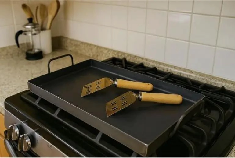 BANDEJA PARA PLANCHA CHURRASQUERA PORTATIL CON ESPATULAS 45X25 CM - 3