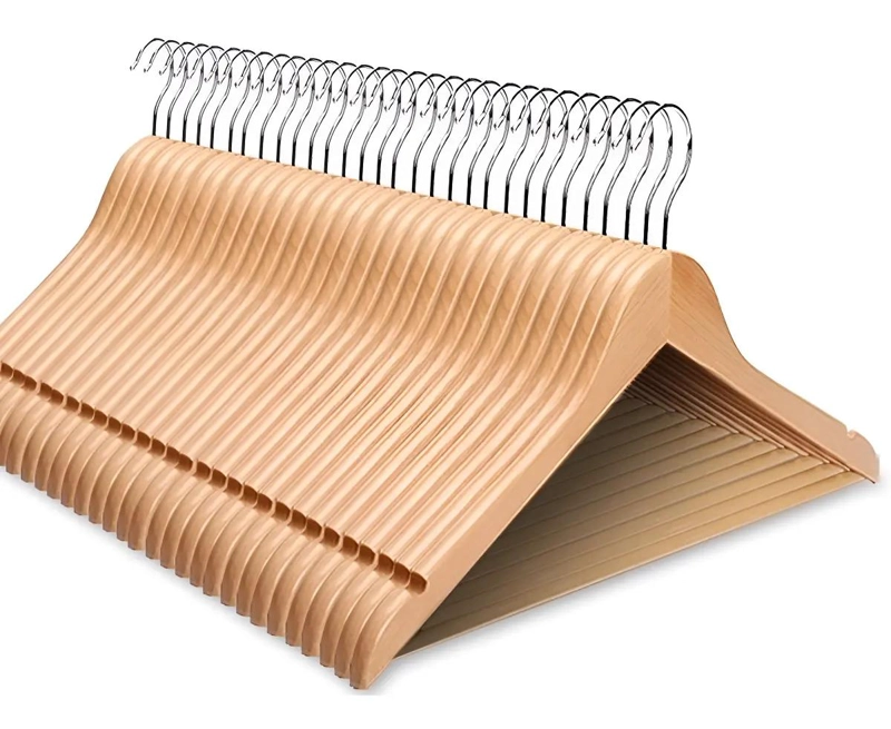 SET DE 30 COLGADORES DE MADERA COLOR NATURAL PARA ROPA - 1