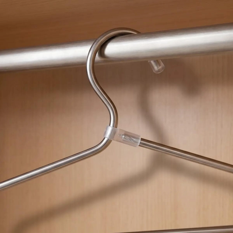 SET DE 10 COLGADORES METALICOS PLATEADOS PARA ROPA CON GANCHO RESISTENTE - 4