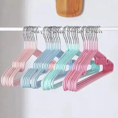 SET DE 10 COLGADORES ANTIDESLIZANTES PARA ROPA CON DISEÑO FUNCIONAL - 2