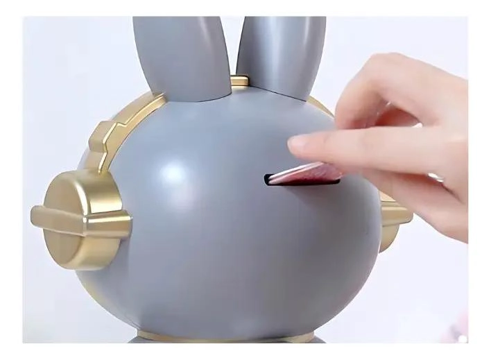 ALCANCIA CON DISEÑO DE ASTRONAUTA CONEJO EN COLOR GRIS PARA AHORRO - 3