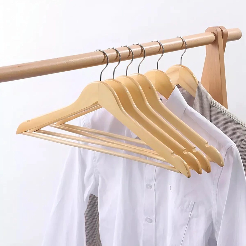 SET DE 50 COLGADORES DE MADERA PARA ROPA CON GANCHO METALICO RESISTENTE - 2