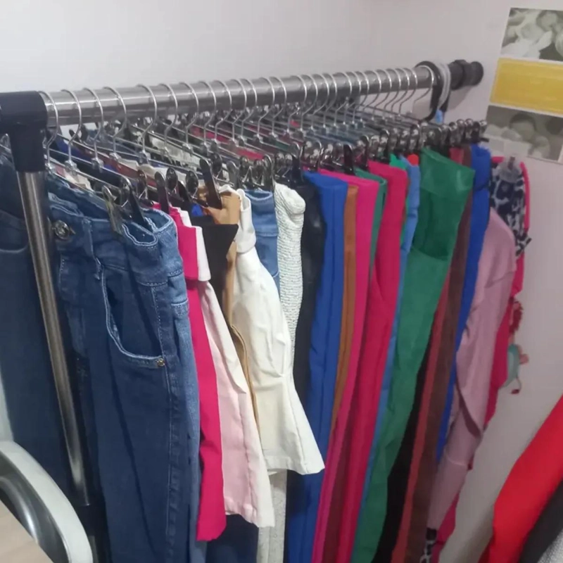 SET DE 30 COLGADORES CON PINZA PARA PANTALONES Y FALDAS - 5