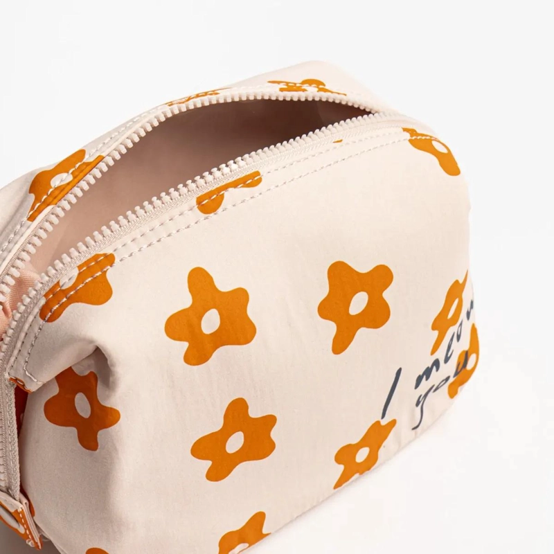 COSMETIQUERO COMPACTO CON DISEÑO ESTAMPADO FLORAL Y CIERRE SEGURO - 3