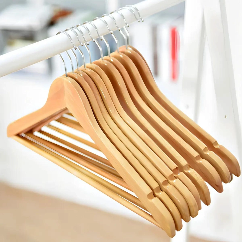 SET DE 10 COLGADORES DE MADERA CON GANCHOS ANTIDESLIZANTES PARA ROPA - 5