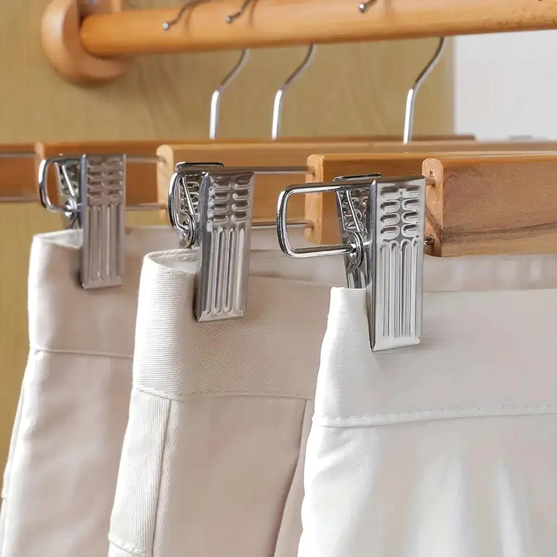 SET DE 10 COLGADORES DE MADERA Y METAL CON PINZAS PARA ROPA - 2