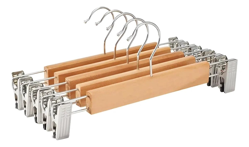 SET DE 5 COLGADORES DE MADERA ANTIDESLIZANTES CON PINZA PARA ROPA - 1
