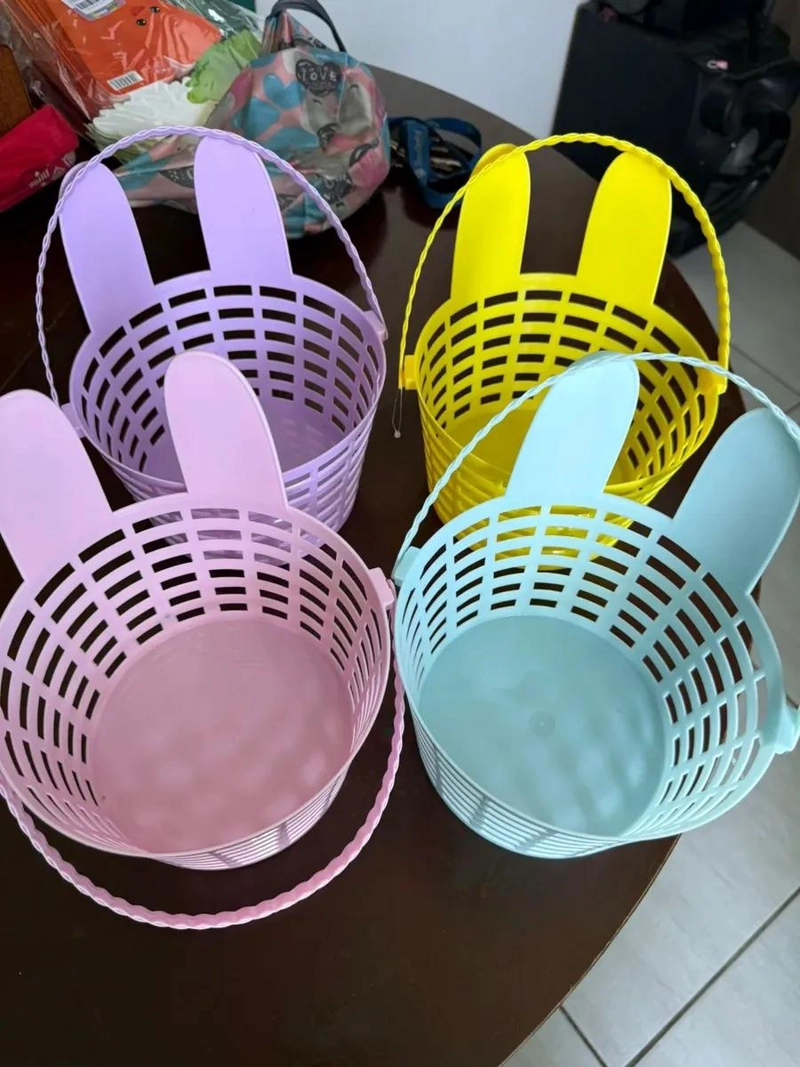 SET DE 4 CANASTAS PLASTICAS CON DISEÑO DE OREJAS DE CONEJO EN COLORES SURTIDOS - 3