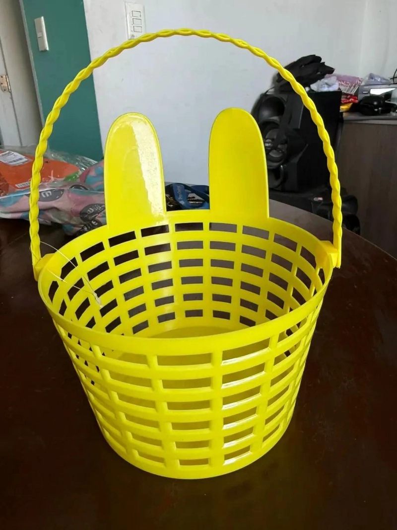 SET DE 4 CANASTAS PLASTICAS CON DISEÑO DE OREJAS DE CONEJO EN COLORES SURTIDOS - 4