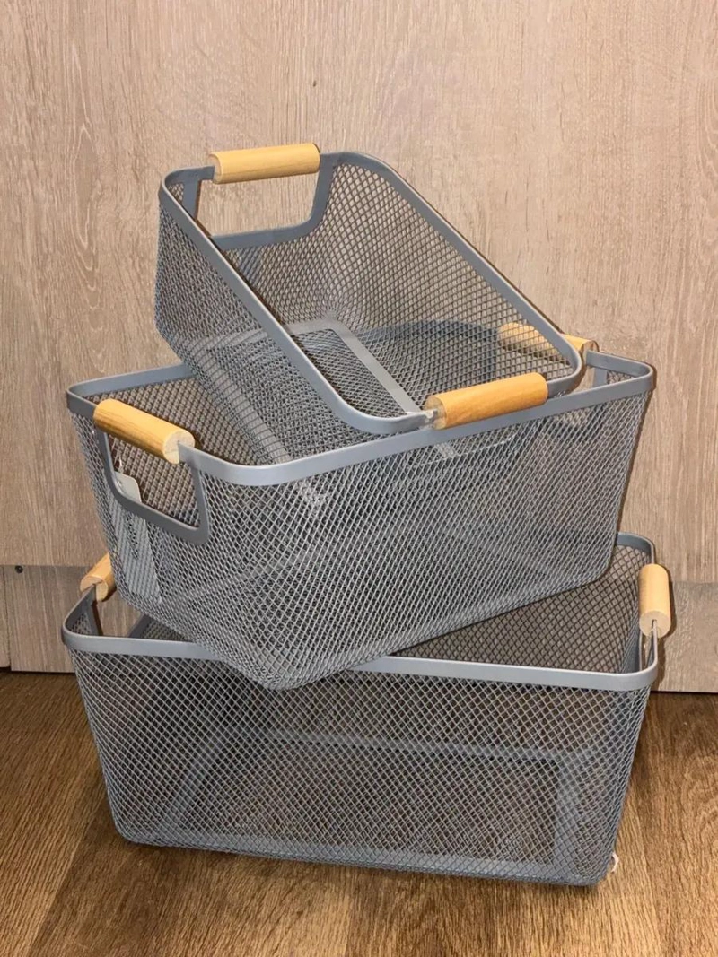 SET DE 3 CANASTOS METALICOS CON MANGO DE MADERA PARA ORGANIZACION - 2