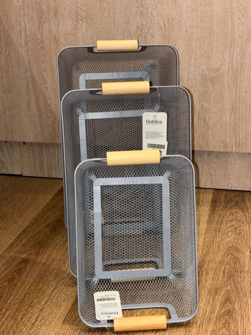 SET DE 3 CANASTOS METALICOS CON MANGO DE MADERA PARA ORGANIZACION - 3
