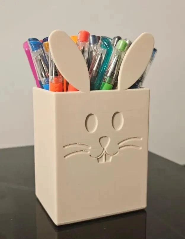 PORTALAPICES CON DISEÑO DE CONEJO TIERNO PARA ESCRITORIO - 2
