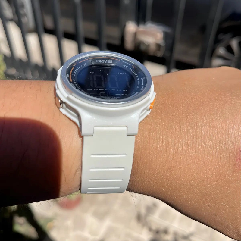 RELOJ DIGITAL DEPORTIVO PARA HOMBRE CON CRONOGRAFO Y DISEÑO MODERNO - 3