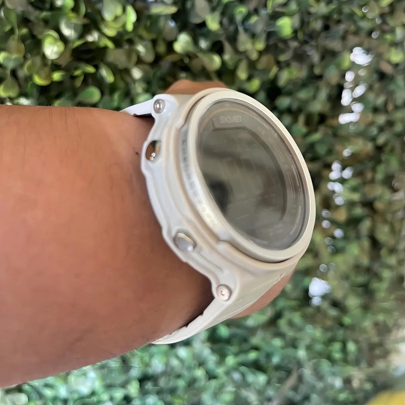 RELOJ DIGITAL DEPORTIVO PARA HOMBRE CON CRONOGRAFO Y DISEÑO MODERNO - 4