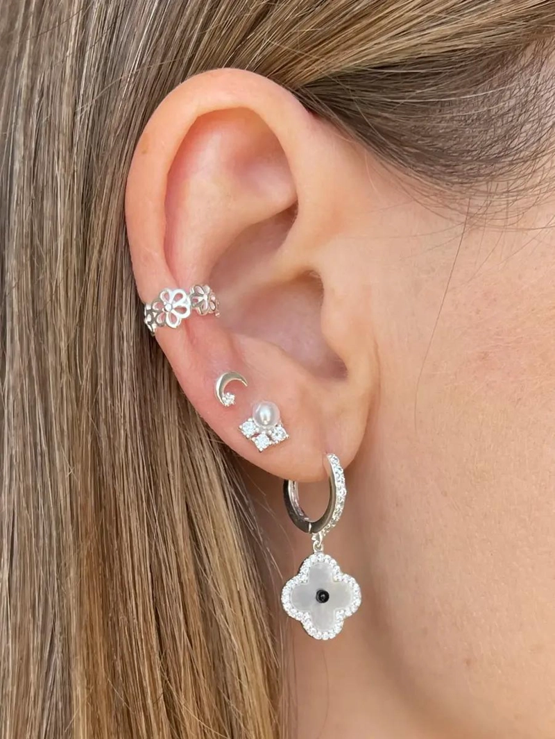 EAR CUFF ARO FALSO CON DISEÑO DE FLORES EN PLATA 925 DE ALTA CALIDAD - 2