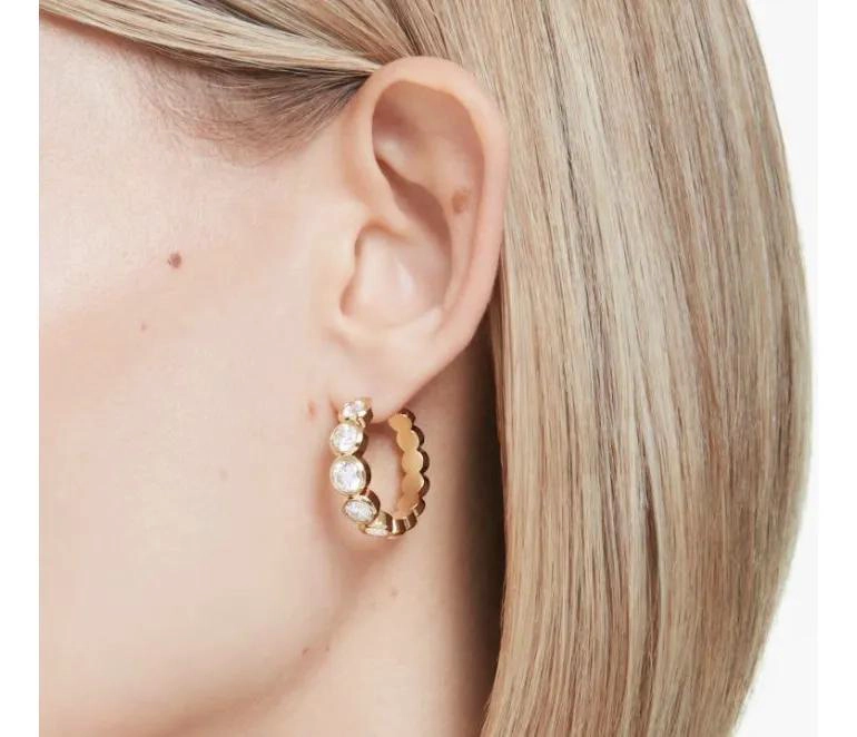 PENDIENTES DE ARO CON CRISTALES BLANCOS BRILLANTES Y DISEÑO ELEGANTE - 5