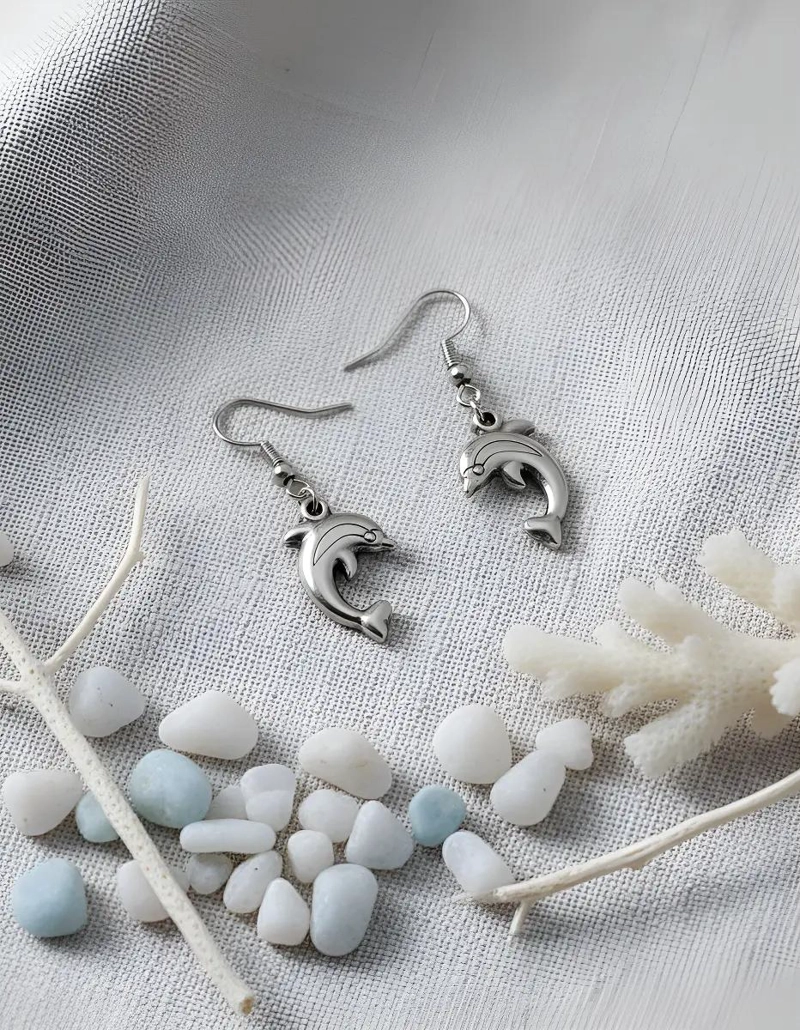 AROS COLGANTES CON DISEÑO DE DELFIN EN ACERO QUIRURGICO - 2