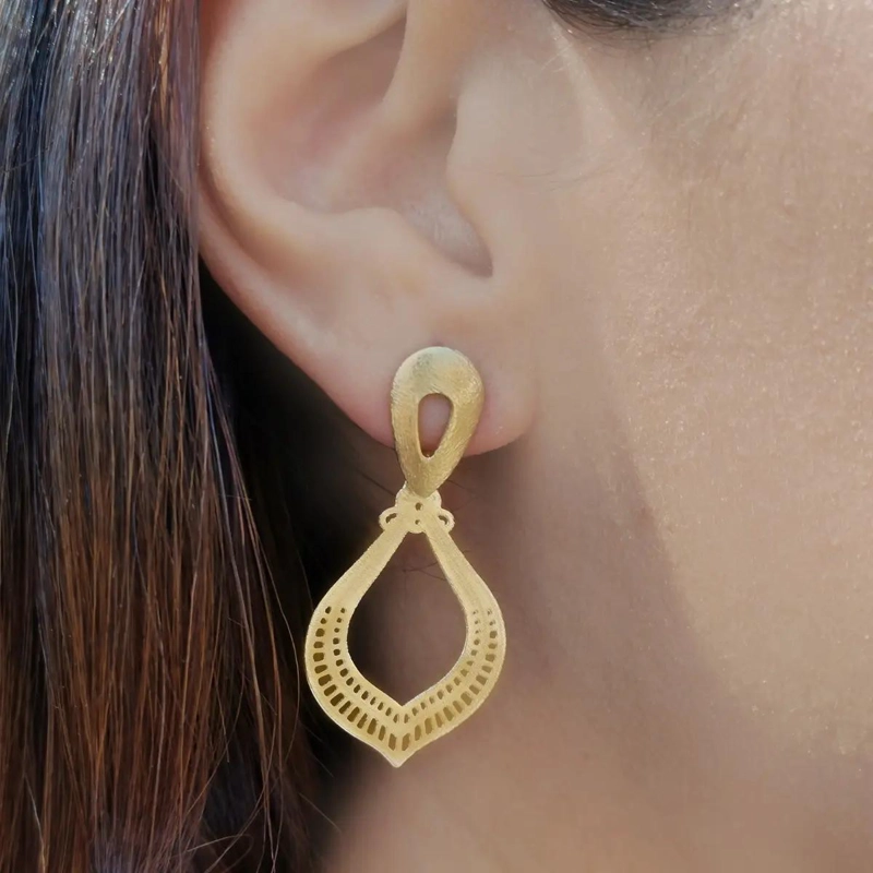 AROS ELEGANTES CON BAÑO DE ORO DE 18 QUILATES PARA MUJER - 2