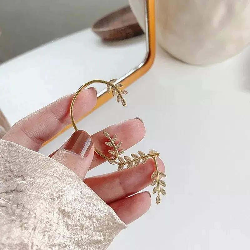 ARO TREPADOR MODERNO CON DISEÑO DE RAMA PARA MUJER ELEGANTE - 3