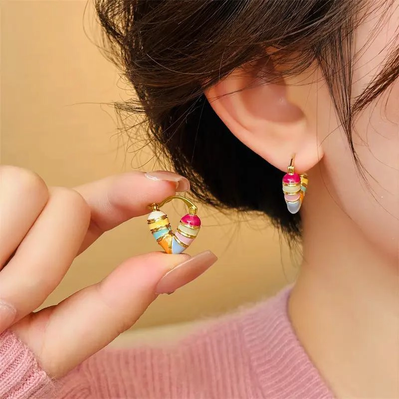 PENDIENTES DE BOTON CON DISEÑO DE CORAZON EN METAL ELEGANTE - 4