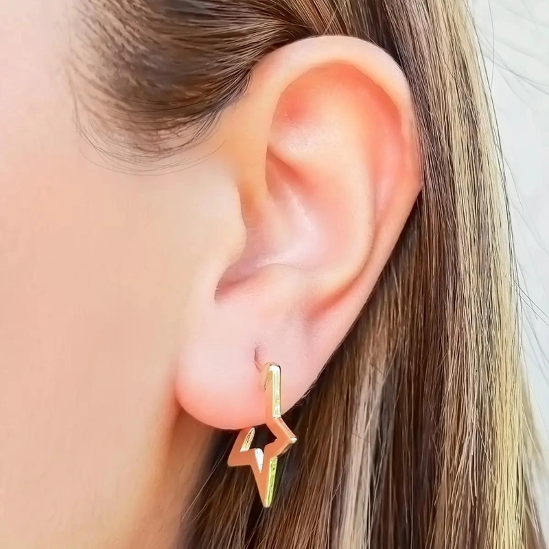 AROS CON DISEÑO DE ESTRELLA DE CUATRO PUNTAS ENCHAPADOS EN ORO 18K - 2