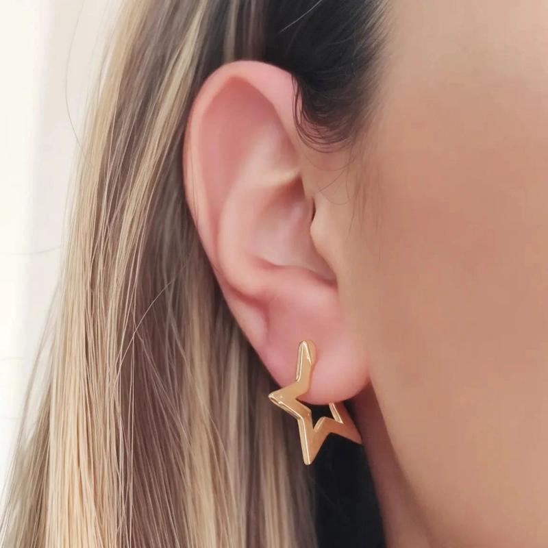 AROS CON DISEÑO DE ESTRELLA DE CUATRO PUNTAS ENCHAPADOS EN ORO 18K - 3