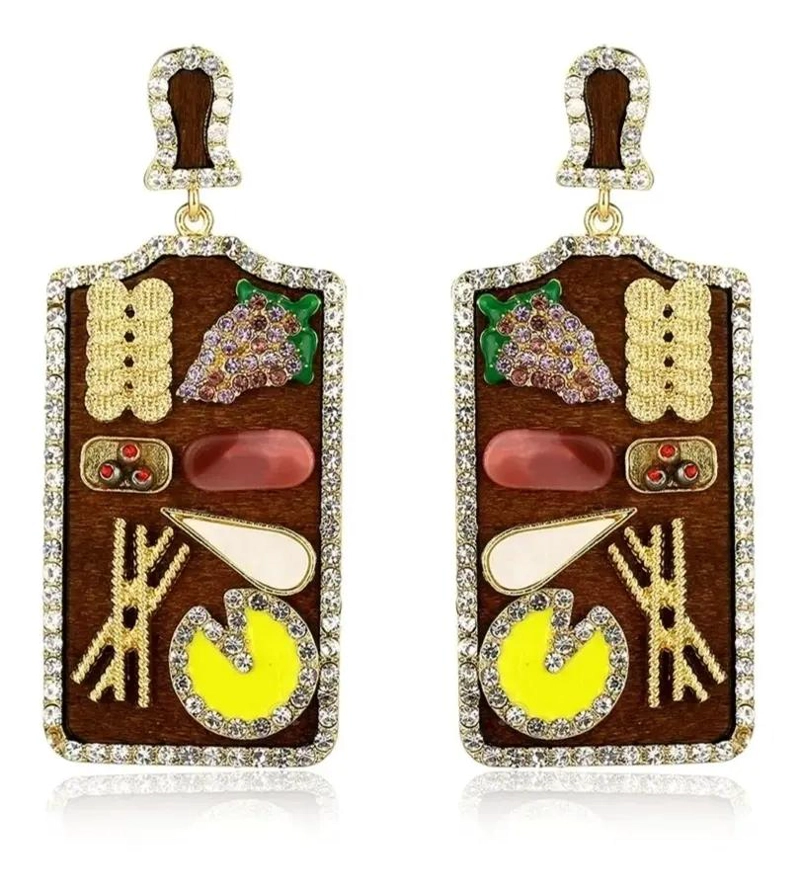 AROS DORADOS CON DISEÑO INSPIRADO EN COMIDA PARA MUJER - 1