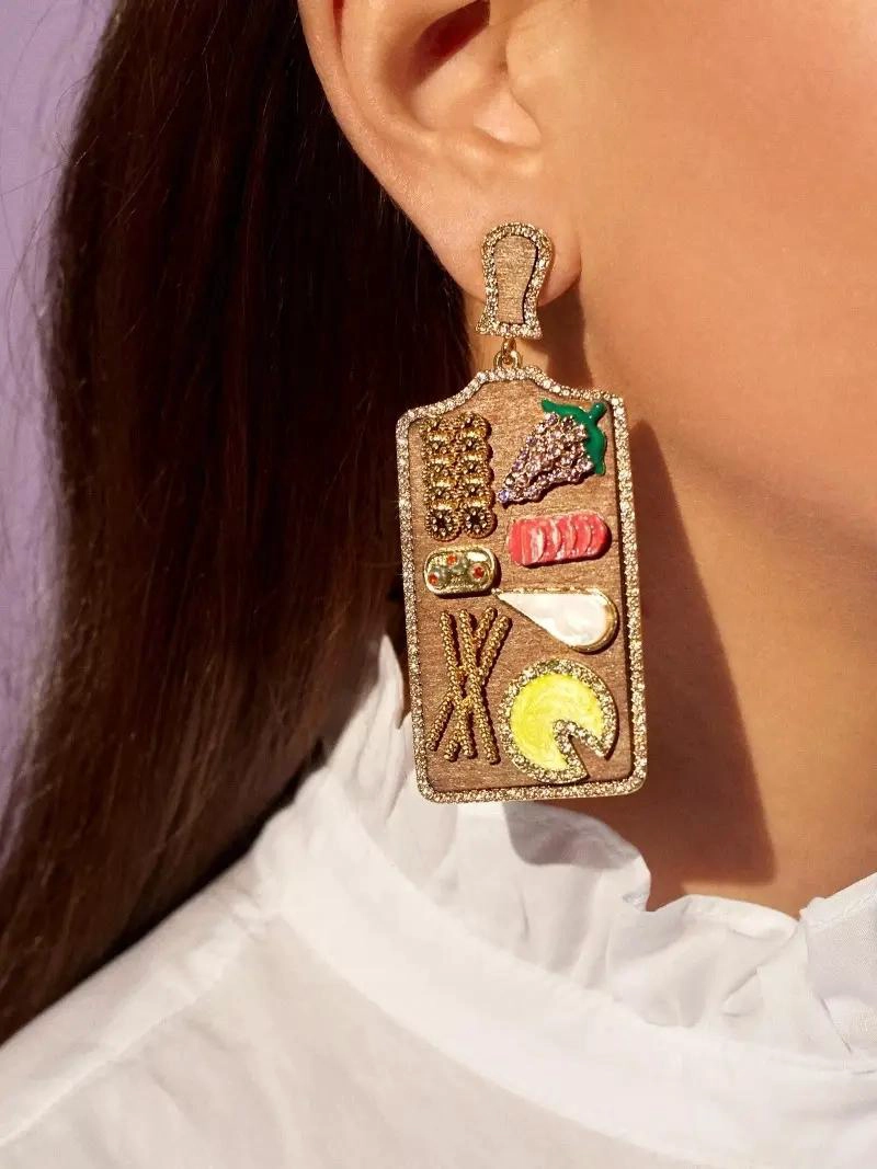 AROS DORADOS CON DISEÑO INSPIRADO EN COMIDA PARA MUJER - 2