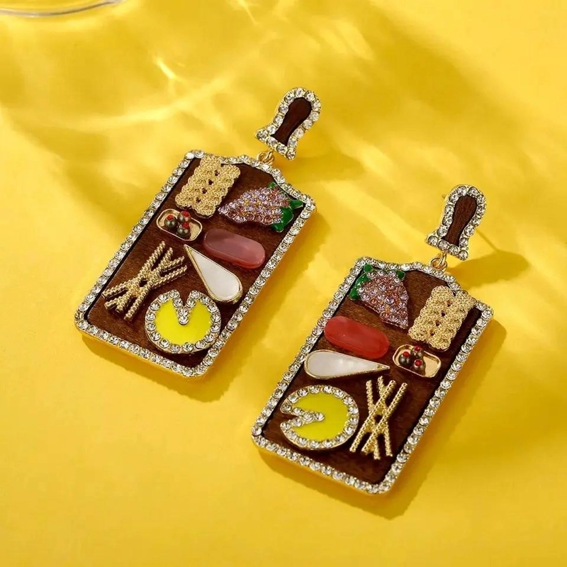 AROS DORADOS CON DISEÑO INSPIRADO EN COMIDA PARA MUJER - 3