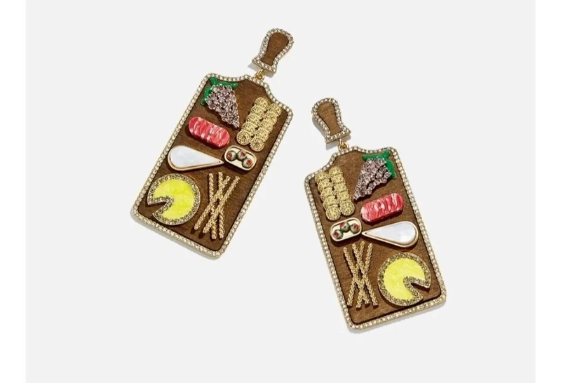 AROS DORADOS CON DISEÑO INSPIRADO EN COMIDA PARA MUJER - 4