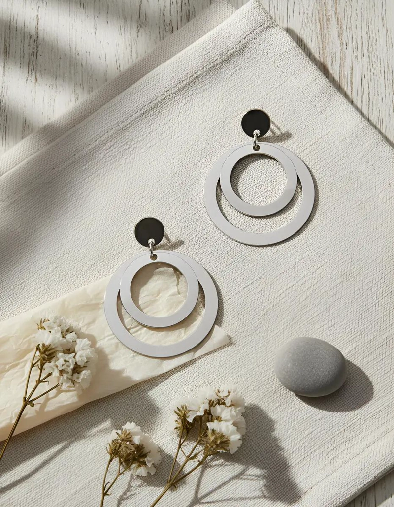 AROS COLGANTES CON DISEÑO DE ARGOLLAS EN ACERO QUIRURGICO - 1