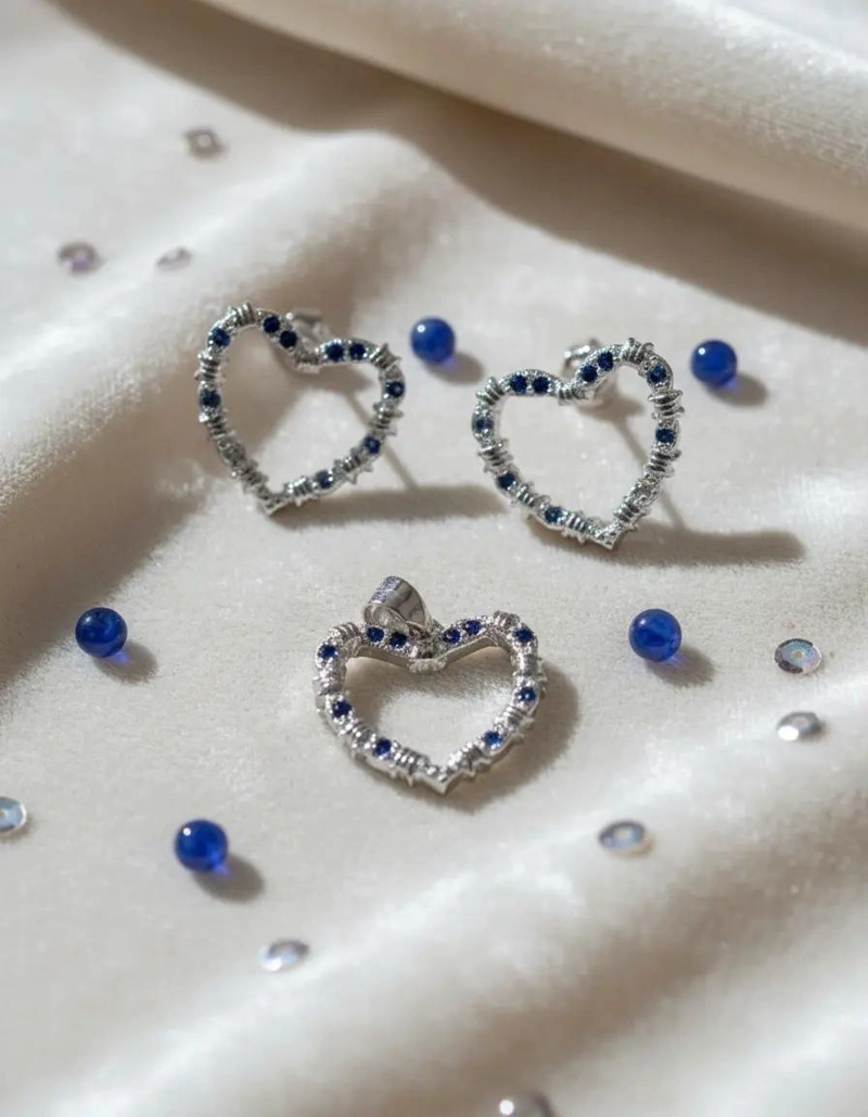 CONJUNTO DE AROS Y COLGANTE CON DISEÑO DE CORAZON Y CIRCONES EN PLATA 925 - 1