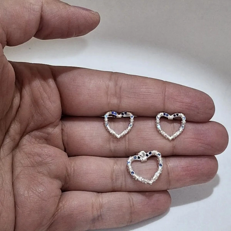 CONJUNTO DE AROS Y COLGANTE CON DISEÑO DE CORAZON Y CIRCONES EN PLATA 925 - 4