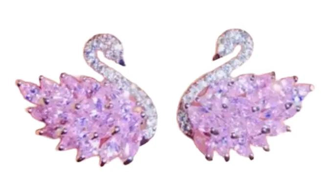 AROS DELICADOS CON DISEÑO DE CISNE EN TONO ROSADO ELEGANTE - 2
