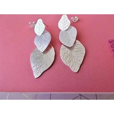 AROS DE PLATA FINA 925 CON DISEÑO DE HOJAS EN RELIEVE ELEGANTE - 2