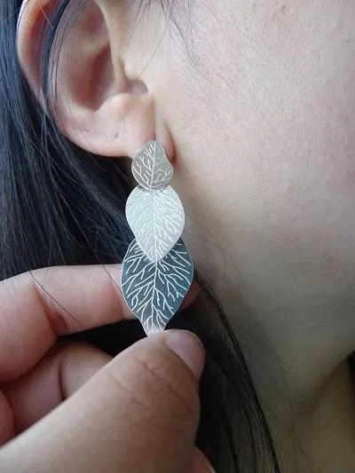 AROS DE PLATA FINA 925 CON DISEÑO DE HOJAS EN RELIEVE ELEGANTE - 4