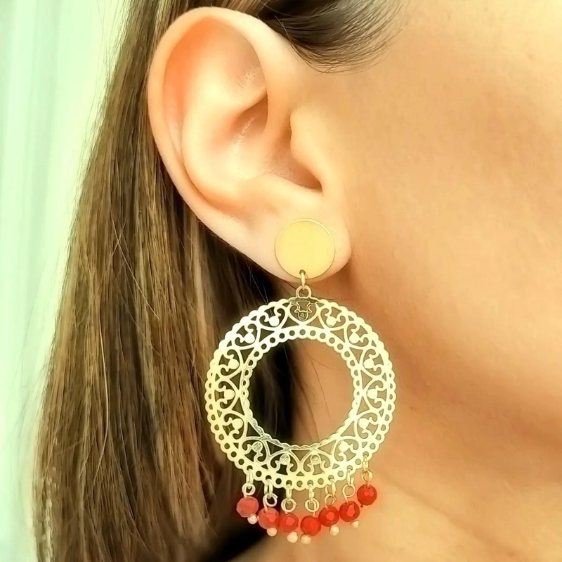 AROS CON DISEÑO MANDALA EN CRISTAL ROJO Y BAÑO DE ORO 18K - 2