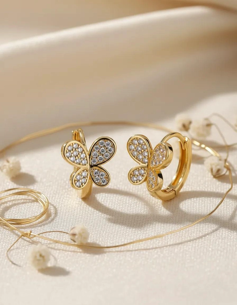 PENDIENTES PEQUEÑOS DE ACERO INOXIDABLE CON DISEÑO DE MARIPOSA - 2