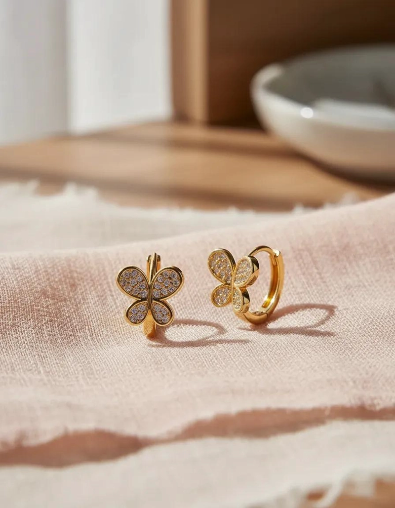 PENDIENTES PEQUEÑOS DE ACERO INOXIDABLE CON DISEÑO DE MARIPOSA - 4
