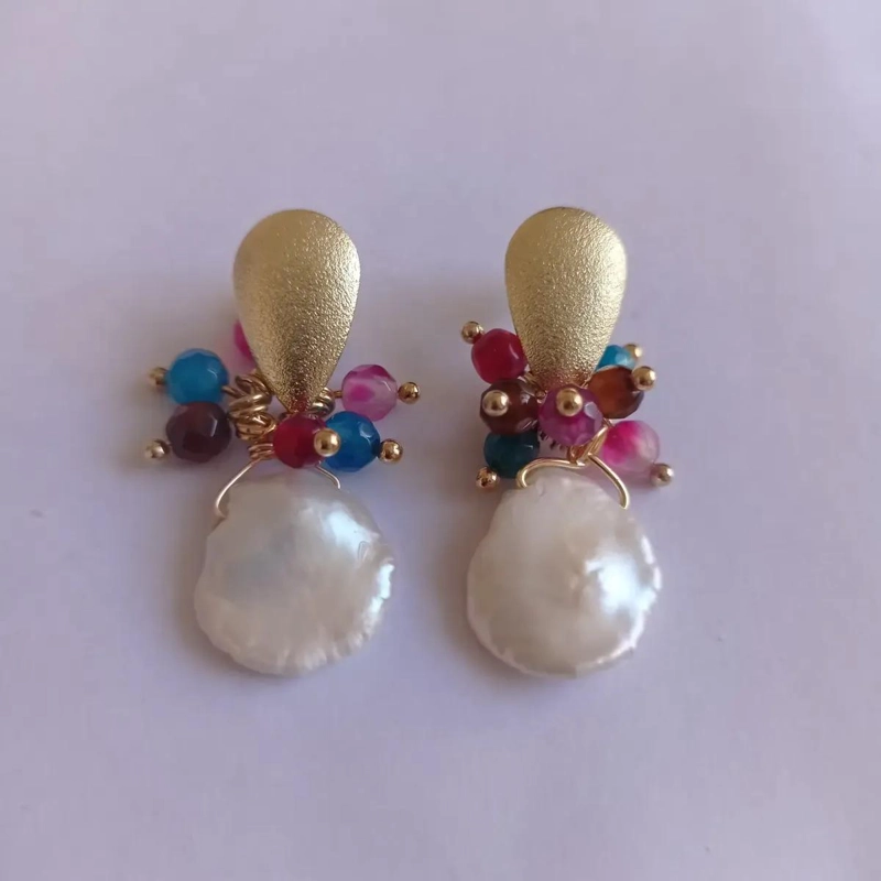 AROS DE PERLA BARROCA CON BAÑO DE ORO Y PIEDRAS DE COLORES HECHOS A MANO - 3