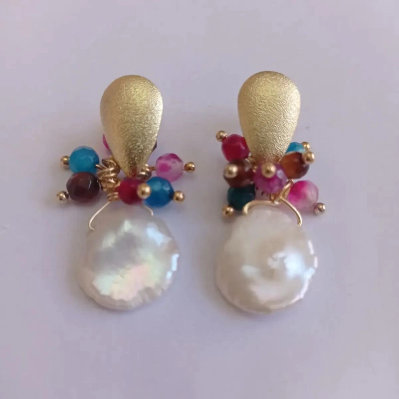AROS DE PERLA BARROCA CON BAÑO DE ORO Y PIEDRAS DE COLORES HECHOS A MANO - 4