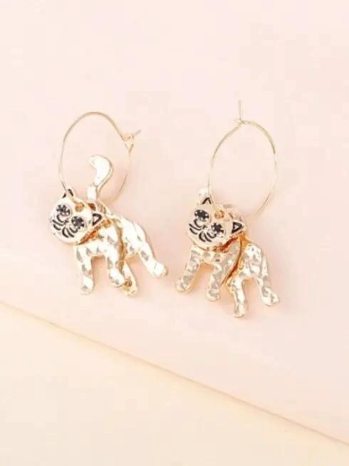 ARETES DORADOS CON DISEÑO DE GATO Y MOVIMIENTO - 2